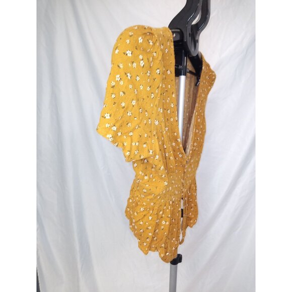 Wild Fable Junior's Mustard Yellow/White Floral V-Neck Crop Top Size Medium - Picture 3 of 7